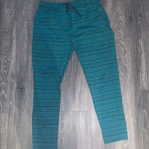 Lululemon on the fly pant size 6